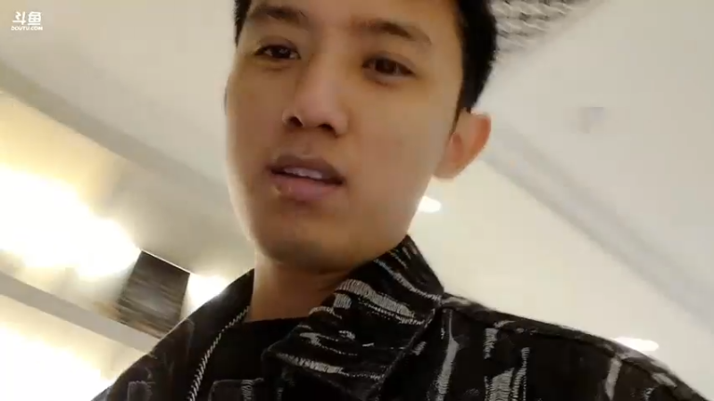 博哥和美女苏恩聊天搞笑，博哥说我是恋爱脑