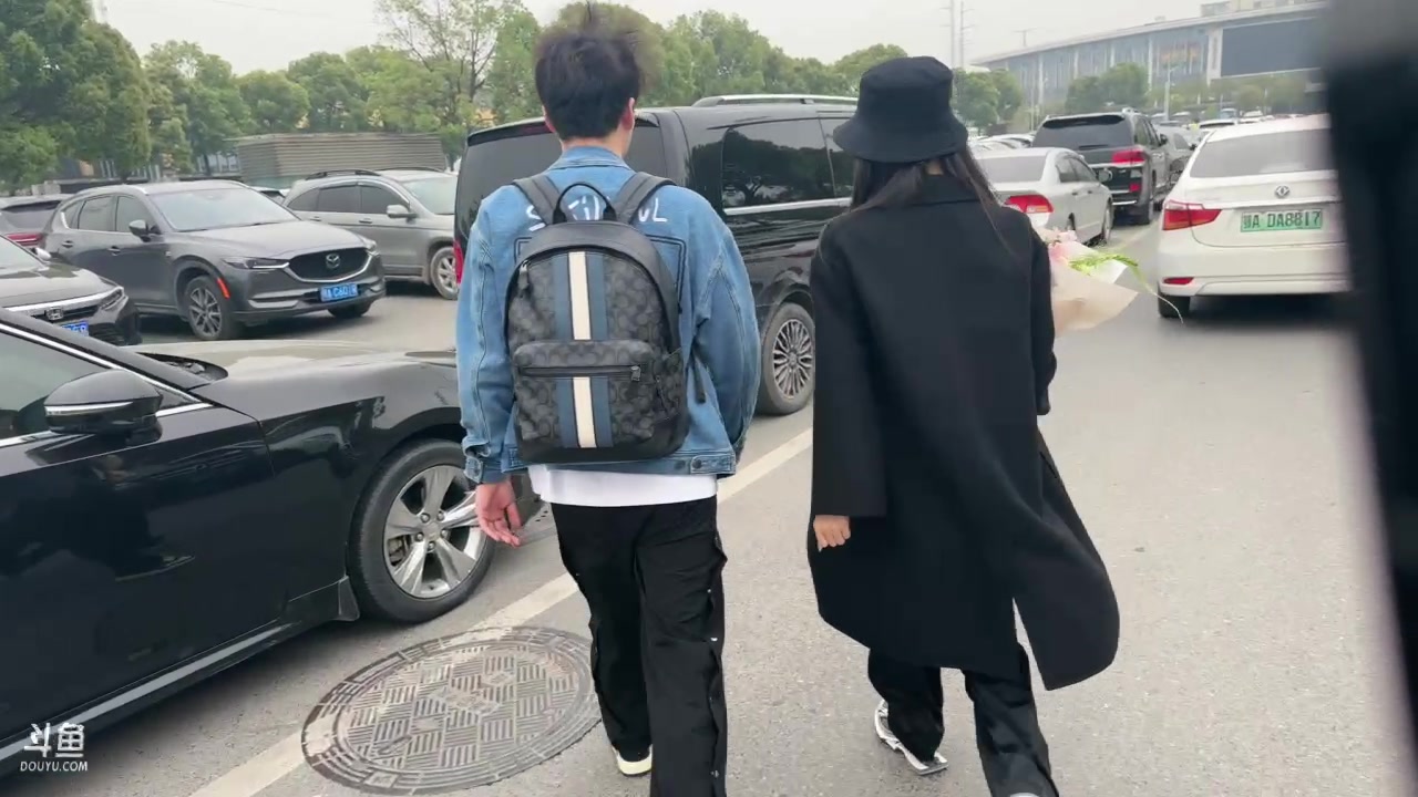 【2023-03-29 13点场】别问问就黑皮：1.40开播～ 武汉接她