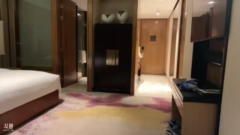 【2023-04-01 01点场】喵小莎：长沙我长莎来了