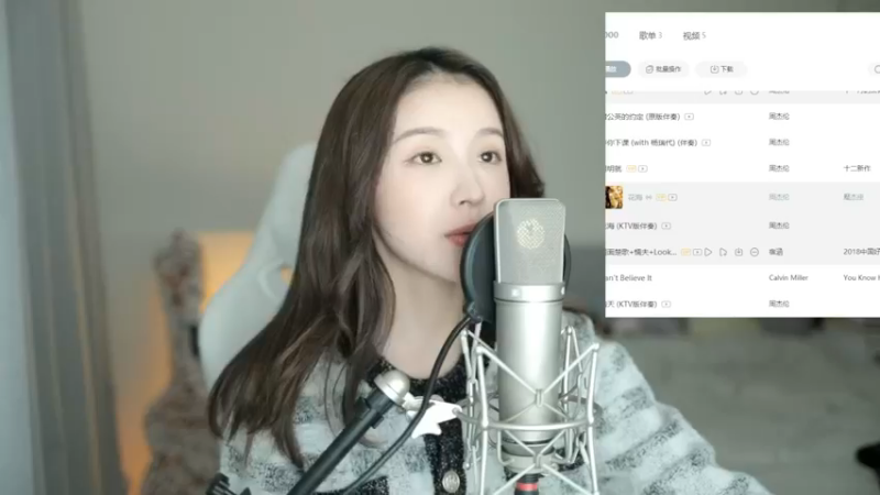 美女二珂说只有拇指戴戒指才方便，其他手指不好