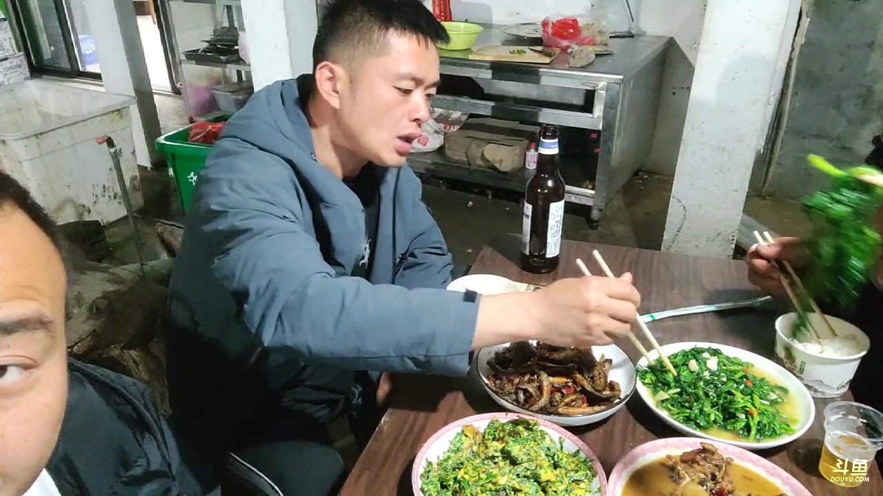 【2023-04-03 18点场】洪湖小肖：基地抽坑抓鱼了