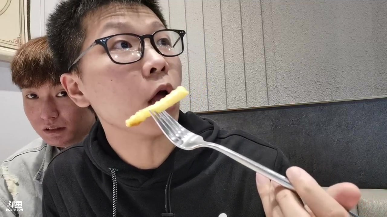 【2023-04-03 14点场】余小C真的很强：余小C：哥俩峡谷双排冲大师！