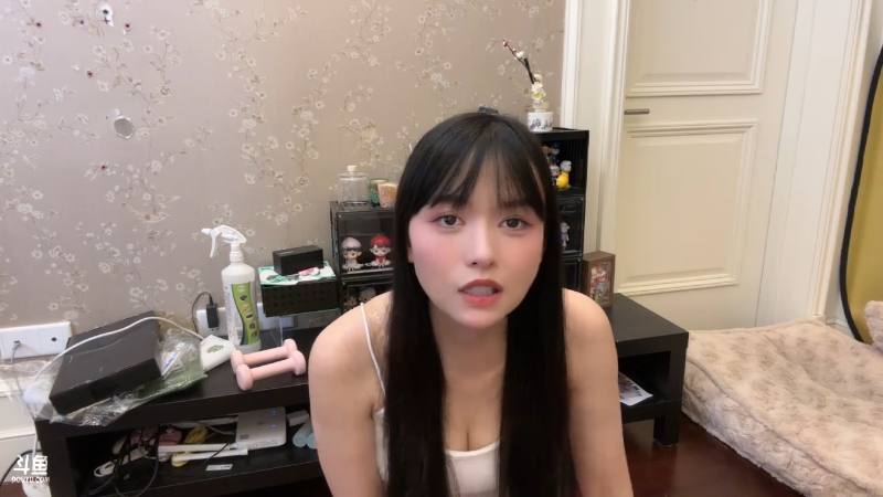 我在斗鱼看不2不叫周淑怡直播英雄联盟