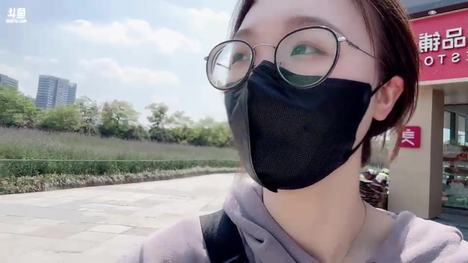 【2023-04-04 12点场】呆妹儿小霸王：【钻粉2.5倍】小曼瑶户外欢乐谷