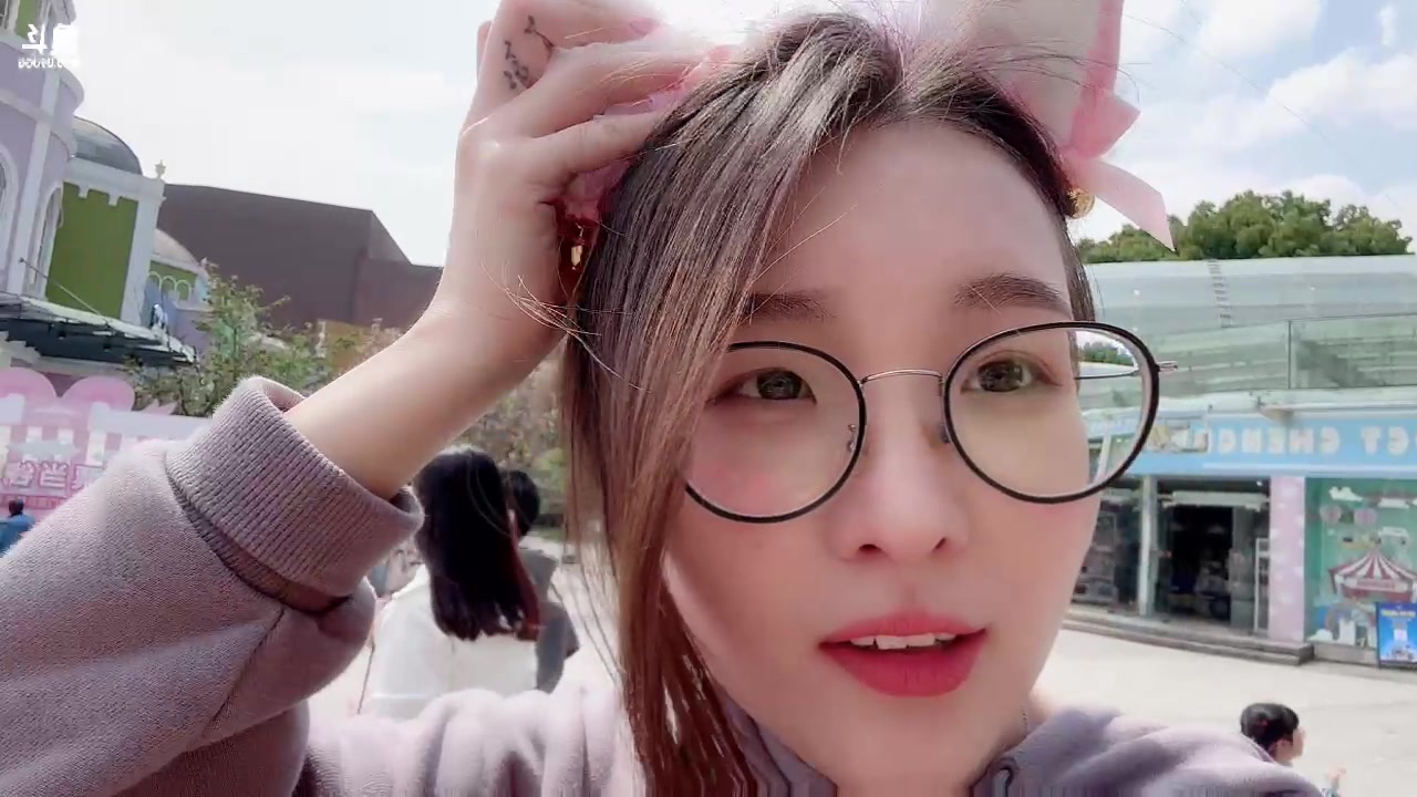 【2023-04-04 13点场】呆妹儿小霸王：【钻粉2.5倍】小曼瑶户外欢乐谷