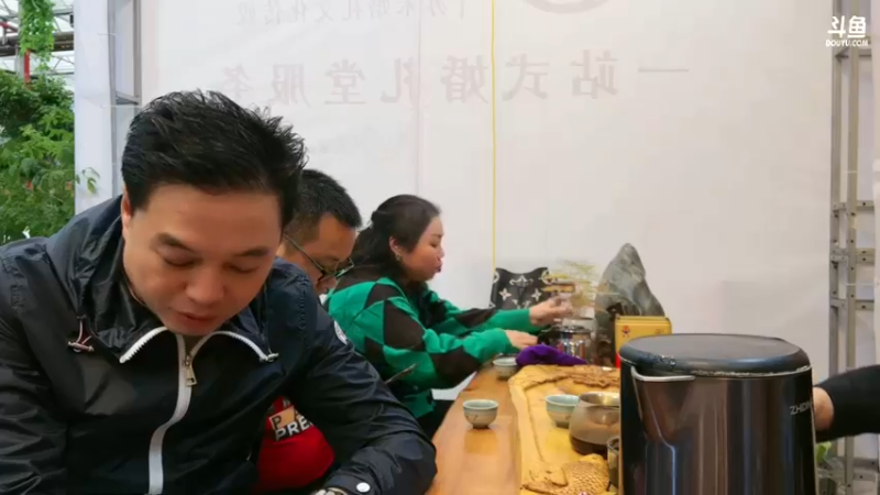 【2023-04-04 17点场】睡懵的渣皇：武汉参加嘉年华颁奖！户外！