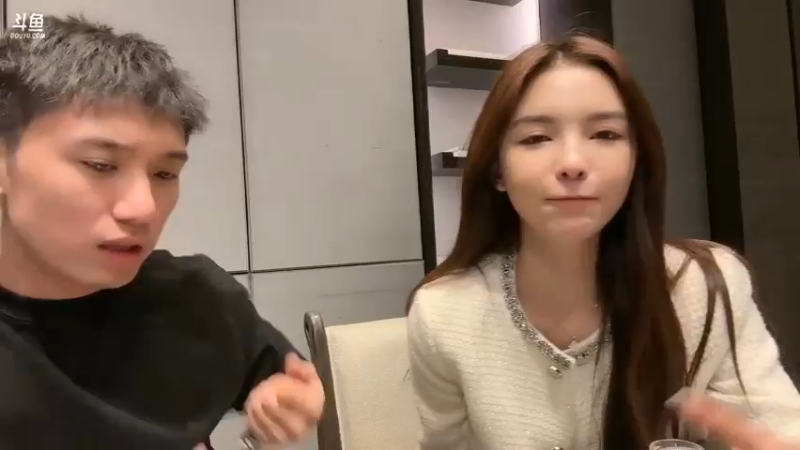 博哥和美女在酒店聊天，过五星就不走了