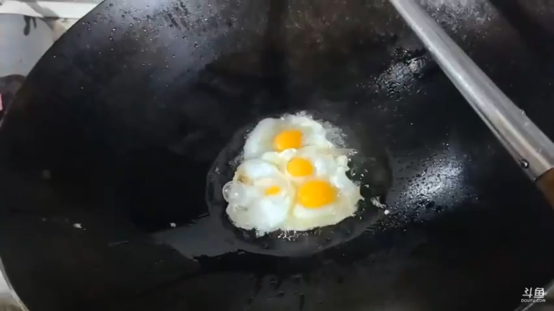 肖哥被女主播当面割了一个飞机，太难了