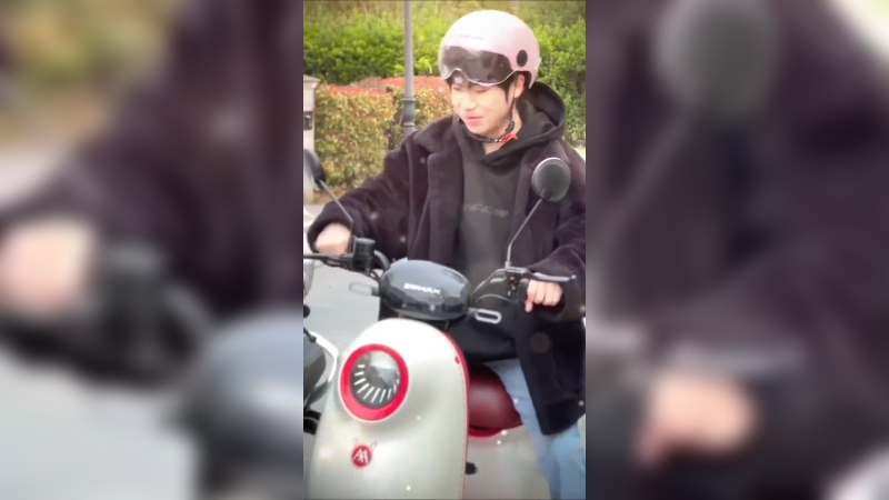 骑上我心爱的小摩托