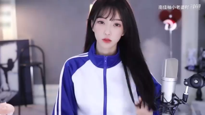 南妹儿：青春学生，太性感了！
