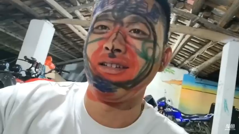 肖哥和女主播PK玩游戏，输了要按摩