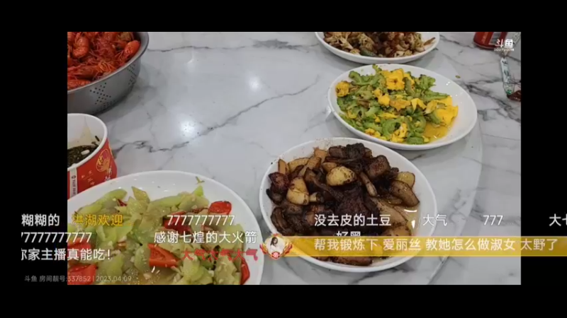美女自己做菜自己都不想多吃，好多美食啊