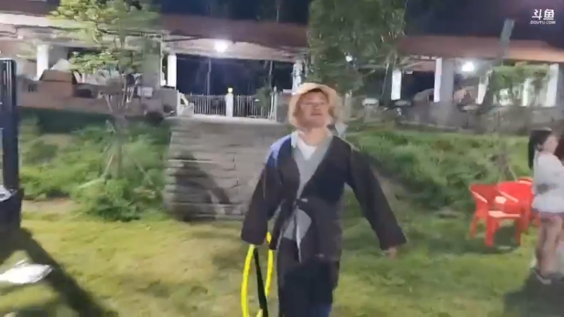 肖哥第一个出场表演 弯弓射大雕