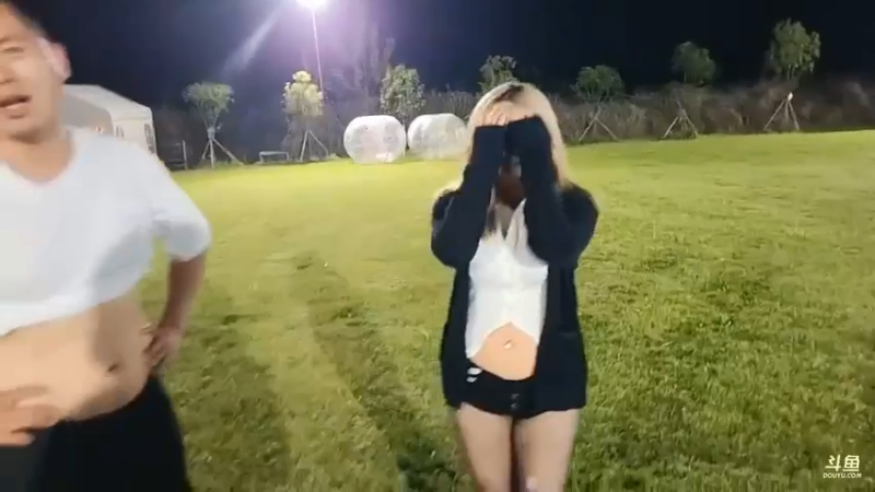 肖哥这肚子有点东西啊，不过看起来不如以前厉害