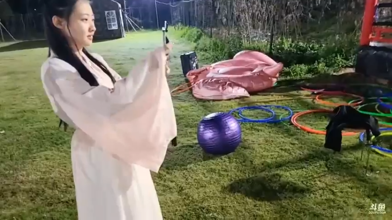 大家说肖哥和美女表演很精彩