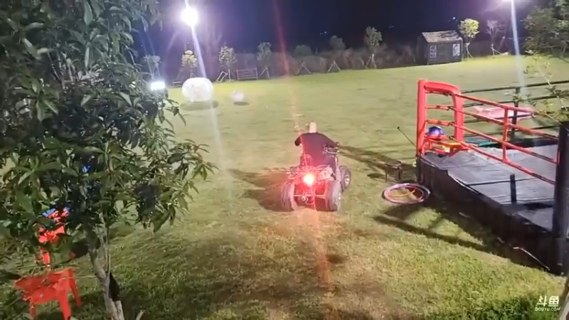 肖哥把三辆车开去草场真气派啊