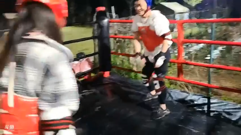 肖哥和女主播打擂台，爱丽丝帮不上忙