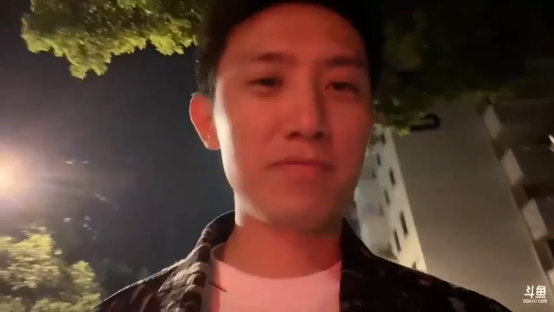 博哥来南京和美女吃完饭，美女就有事走了