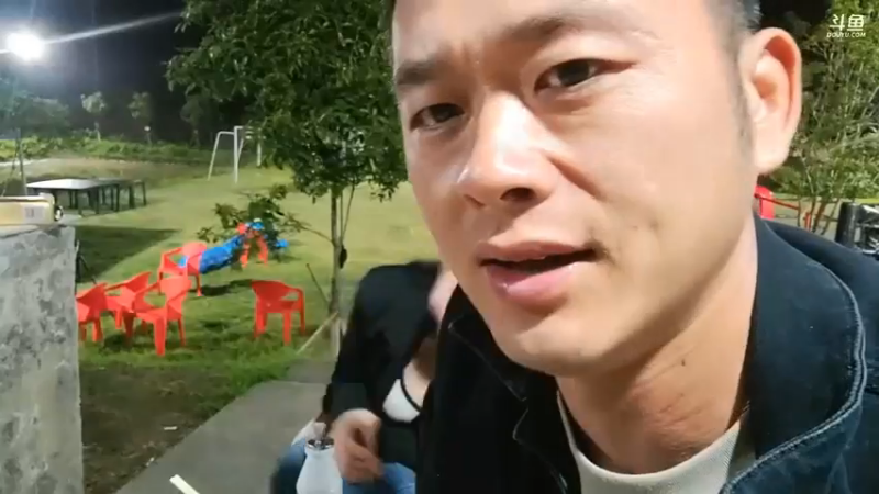 美女哒哒终于十一点到了，肖哥说刷