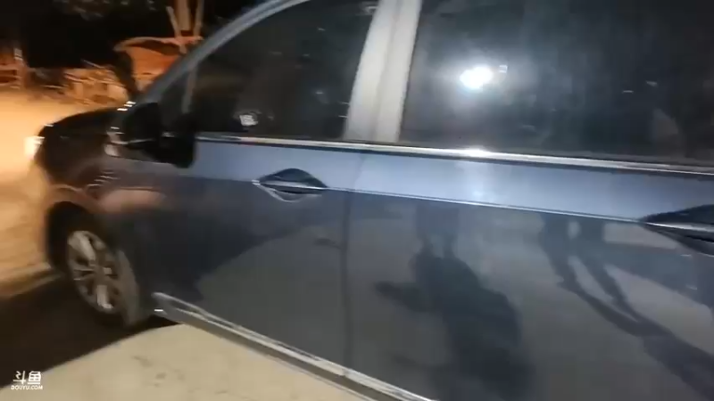 美女爱丽丝能吃是福啊，一个人比五个女主播吃的多