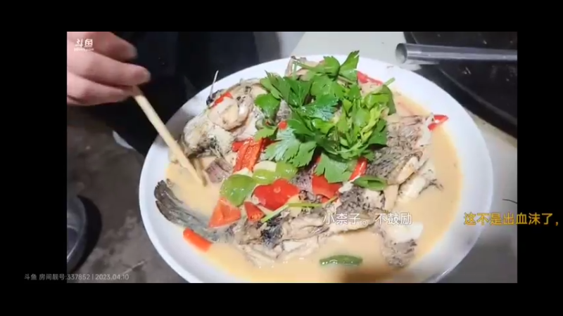 美女三分糖做的鱼可以，咩咩PK获胜不用做菜