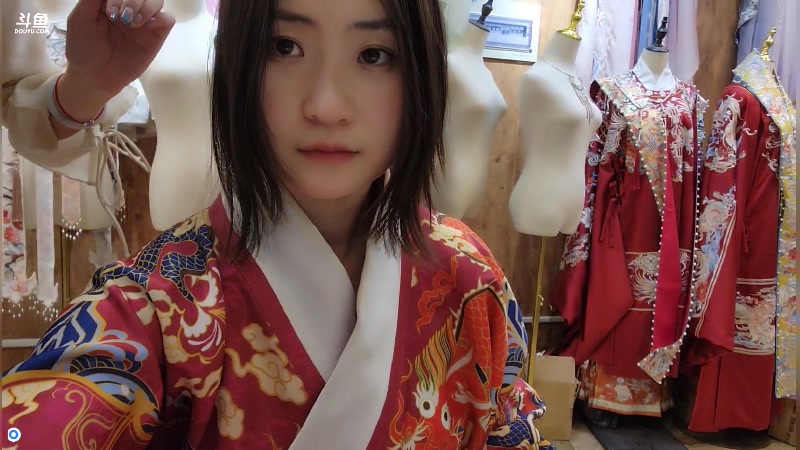 【2023-04-11 17点场】刘灶灶：刘换装个汉服。。。。