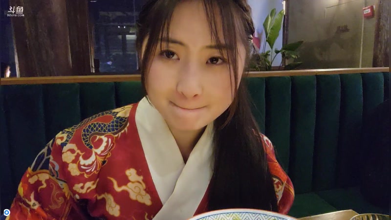 【2023-04-11 18点场】刘灶灶：刘换装个汉服。。。。