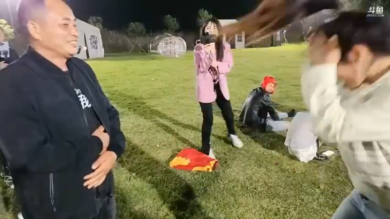 美女水牛做惩罚要和强哥玩游戏，强哥福利局