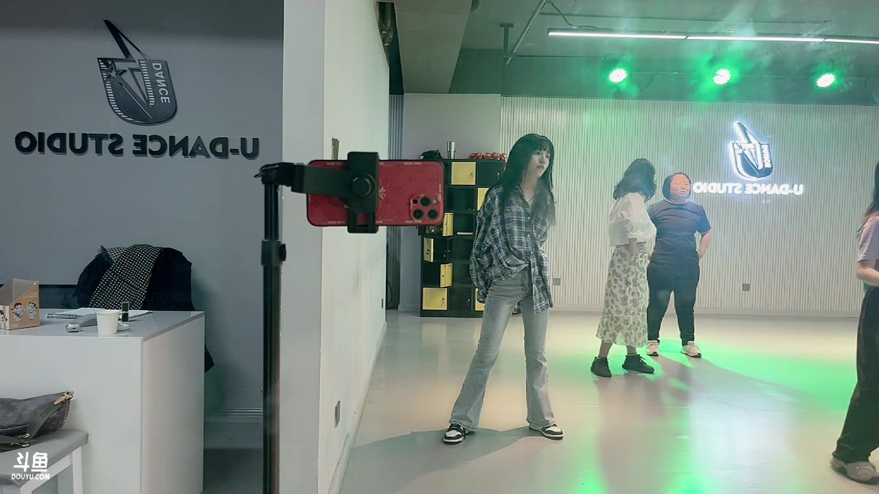 【2023-04-10 18点场】唐6儿：【小奶团】钻石4倍上限 6:45舞蹈课