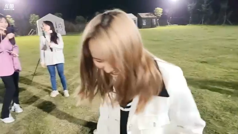 强哥和三分糖玩游戏，水牛和爱丽丝玩游戏好搞笑