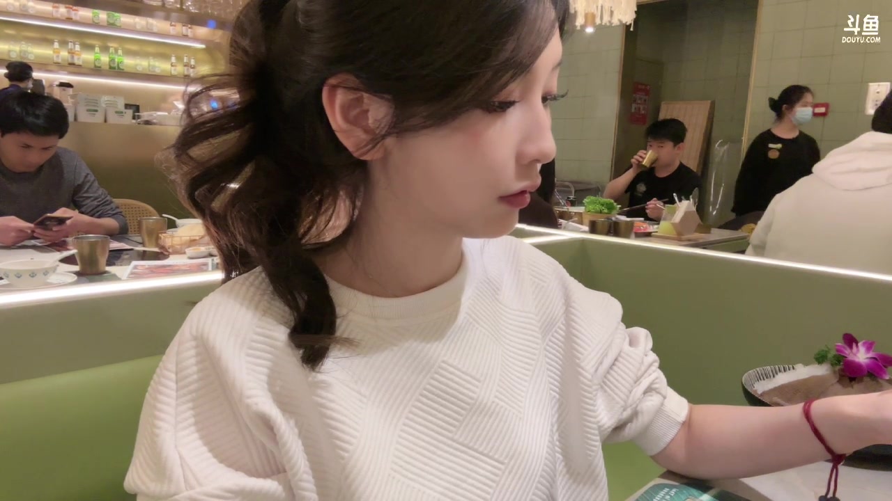 【2023-04-12 18点场】叶知秋Vanessa：秋：纯粹吃播 吃完就下回家电脑播