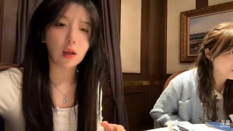 呆妹去上海和朋友聚会吃饭，真快乐啊