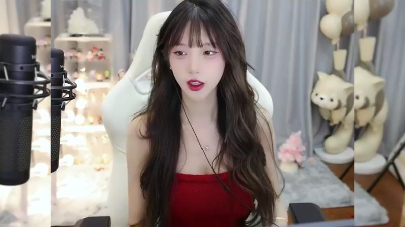 我左拥右抱搂爽了，真喜欢美女啊