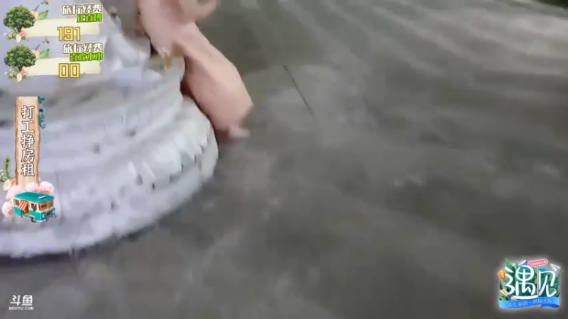 博哥和美女参加泼水节好快乐的