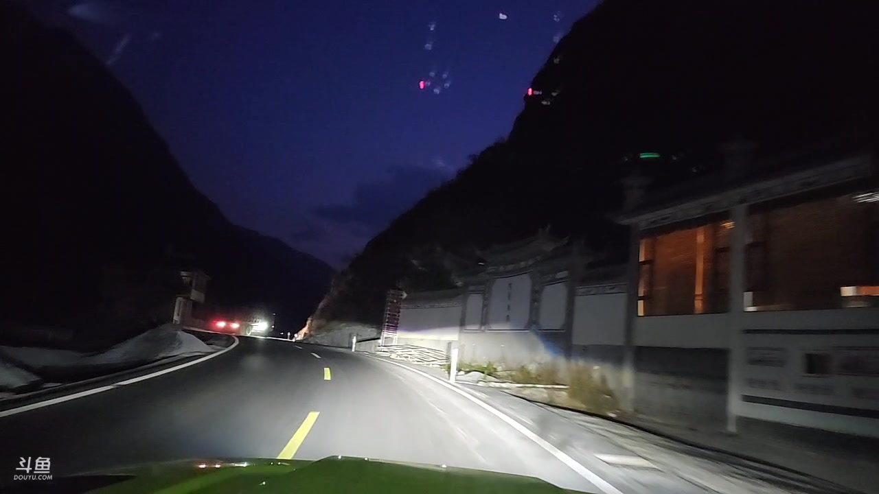 【2023-04-13 19点场】蓝战非OvO：今天徒步虎跳峡