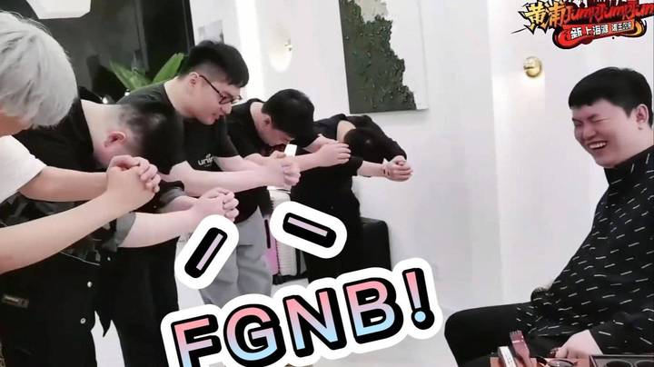 PK结束后给枫哥敬茶！