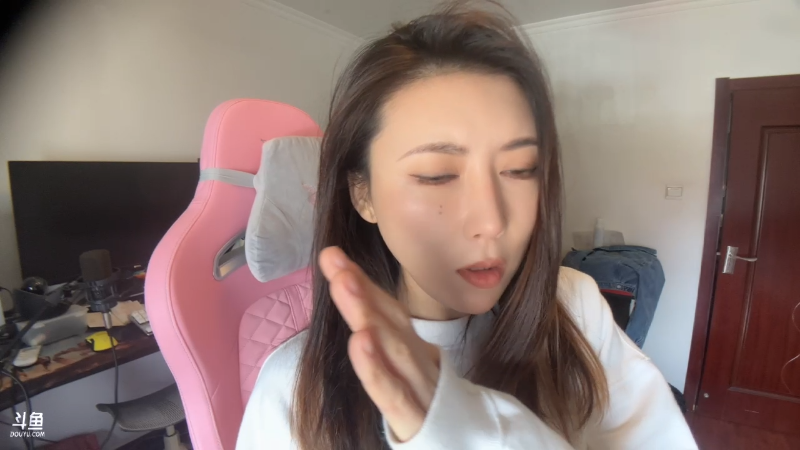 我在斗鱼看十三三三直播主机其他游戏