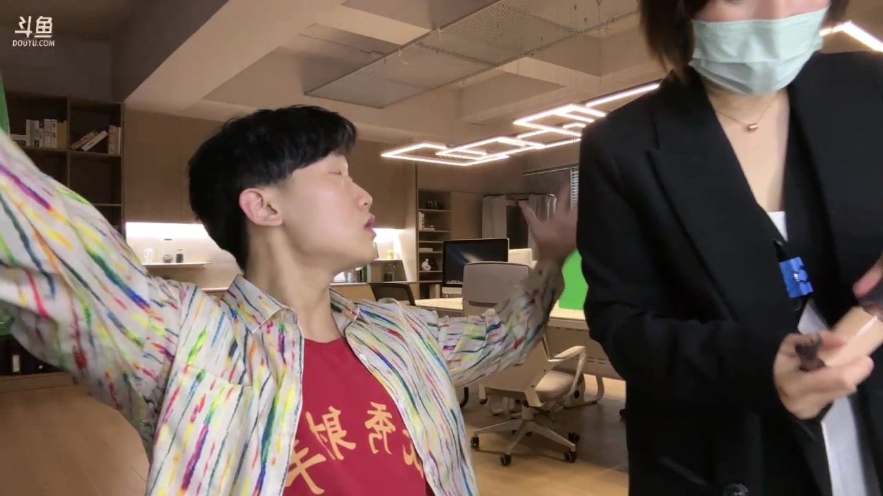 【2023-04-14 10点场】胸肌很大的良小伞：户外拍摄 巨龙族集合！双倍