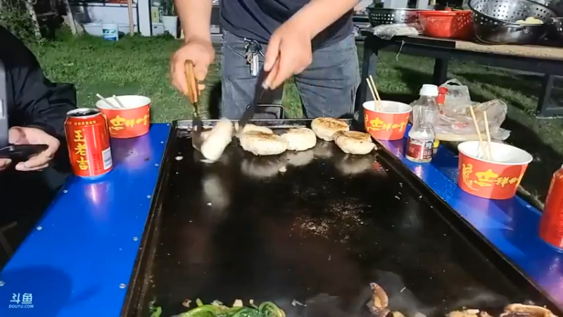 五毒翻唱经典老歌很好听，唱出了感情啊