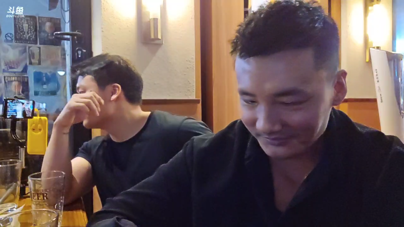 我在斗鱼看黑人毅直播户外