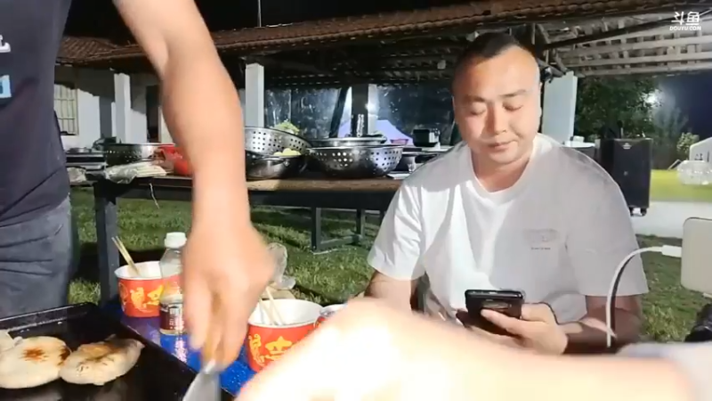 五毒翻唱经典老歌很好听啊，唱功可以的