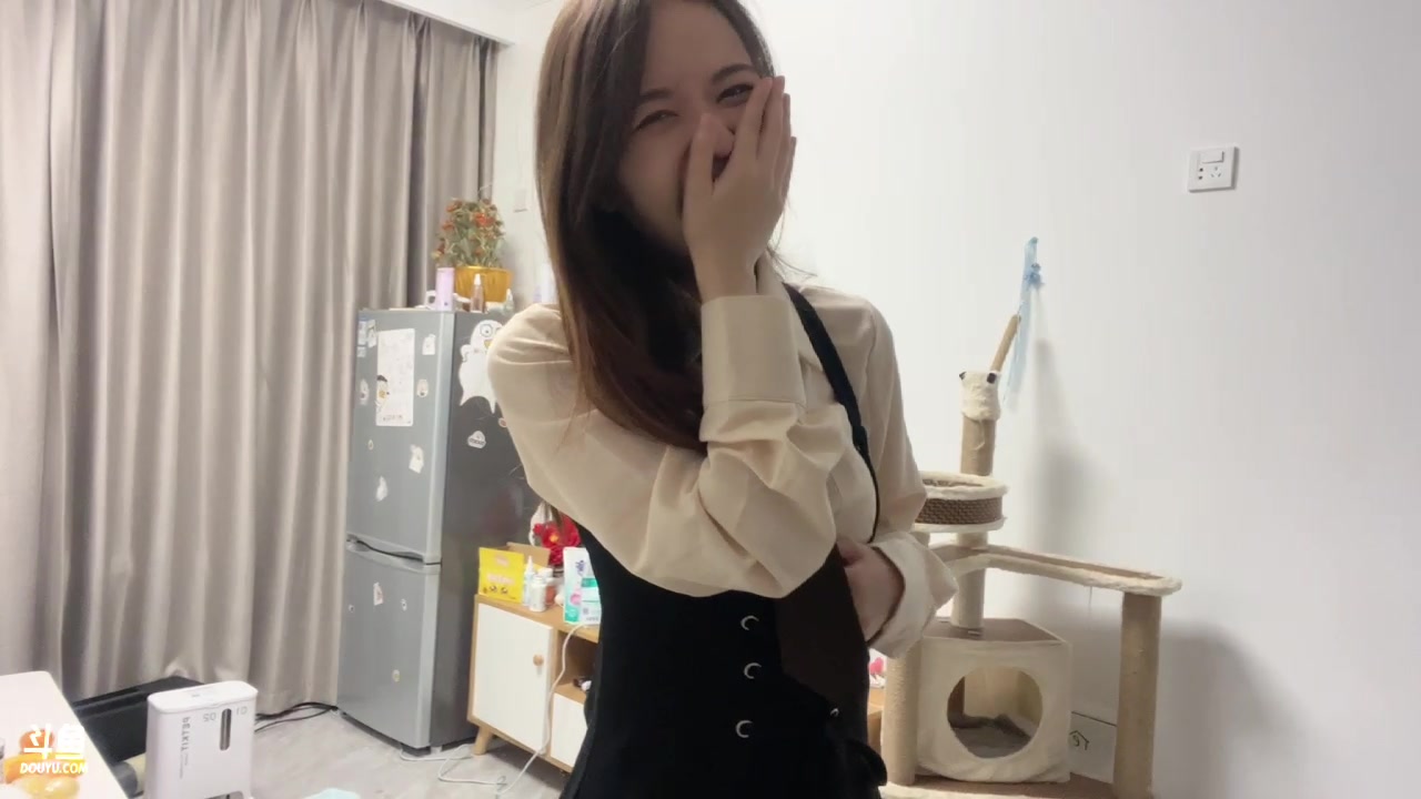 【2023-04-16 21点场】传情小小：晚上打扫房间
