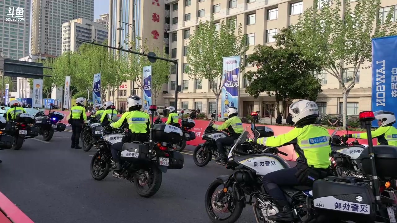 【2023-04-16 07点场】武汉交警：汉马归来，交警护航