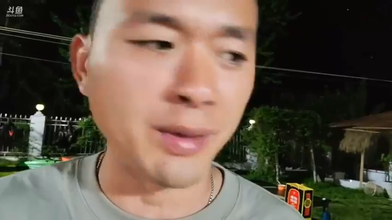 肖哥说今晚有真人吃鸡活动