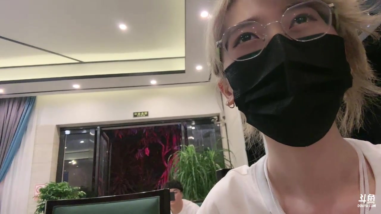 【2023-4-13 0点场】何呆呆丶1116:【小奶团】云南之旅开始啦
