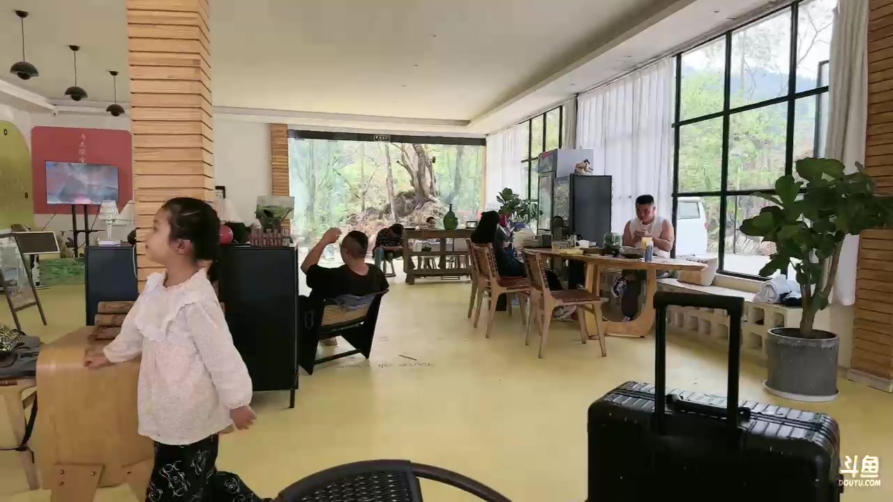 【2023-4-15 13点场】何呆呆丶1116:【小奶团】day3 抵达腾冲 古镇追捕
