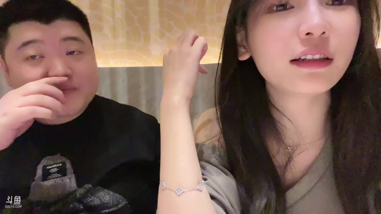 【2023-04-18 20点场】叶知秋Vanessa：秋：户外吃个饭 吃完电脑播