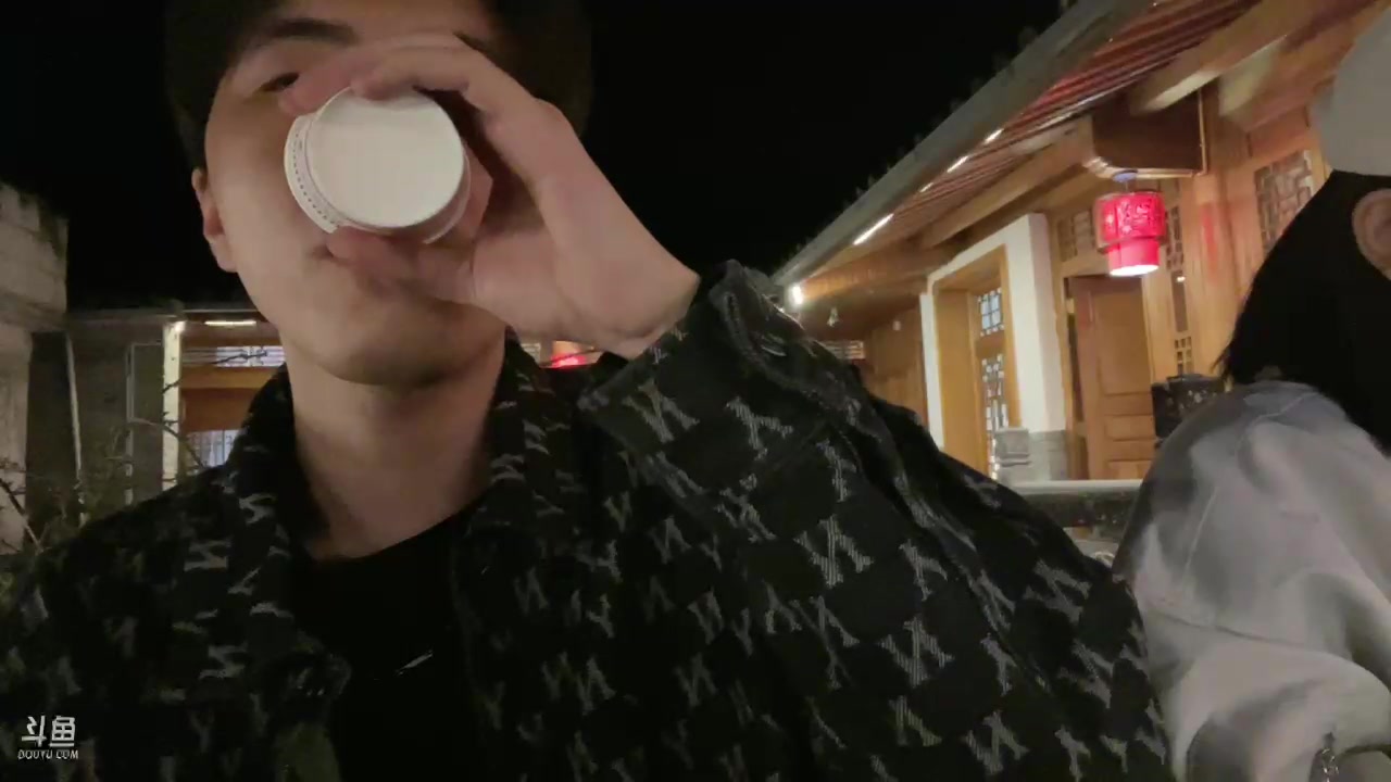 【2023-04-16 23点场】秀才冷男：【小奶团】17号休息回长沙~18号见了！