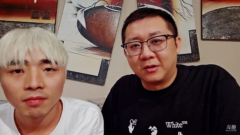我在斗鱼看小鱼小鱼吃虾米直播户外