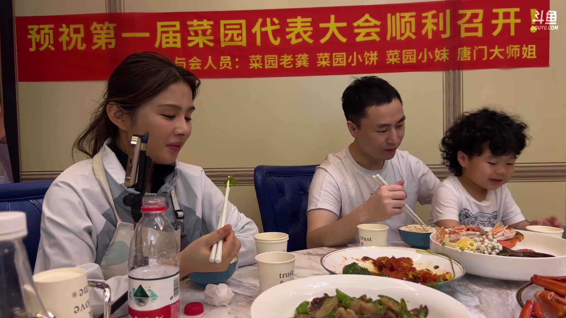 【2023-04-19 13点场】野生小师妹：双倍！中午在甲哥家做饭！下午动物园